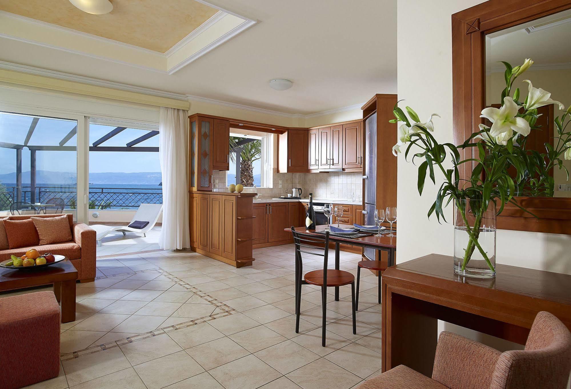 Avantis Hotel 4*