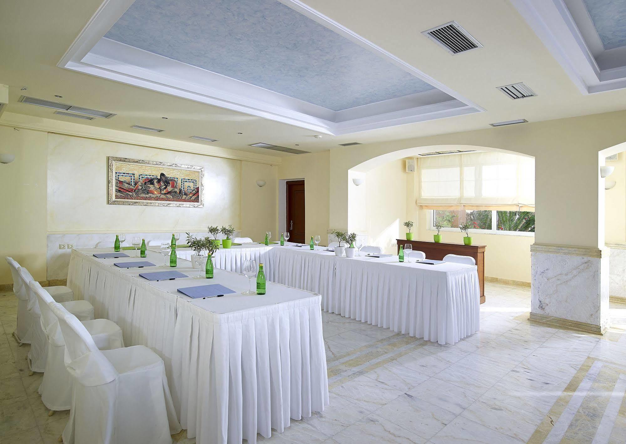 Avantis Hotel